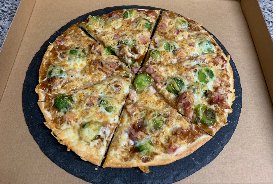 Weihnachtliche Kassler-Pizza 